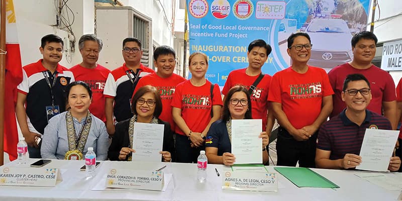 lgu-roxas-launches-sglg-funded-rescue-vehicles4