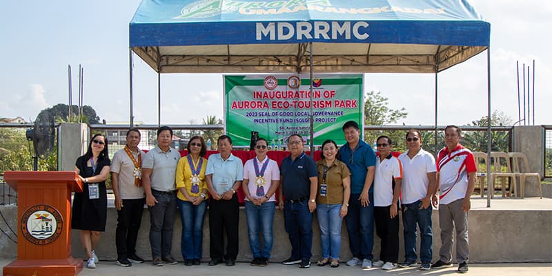 LGU elective officials with DILG officials led by RD De Leon award the Placque of Appreciation to former Vice Mayor Rivera who is accompanied by representatives from the private sector.
