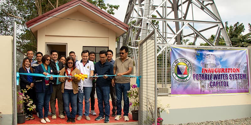 (from left to right) MLGOO Krystal Mae Q. Pacios, PD Corazon D. Toribio, RD Agnes De Leon, Mayor Arnold Edward P. Co, RPDMU Chief Rambo R. Tambauan, and Vice Mayor Thomas A. Pua, Jr., along with officials of LGU Delfin Albano, participate in the ribbon-cutting ceremony during the inauguration.